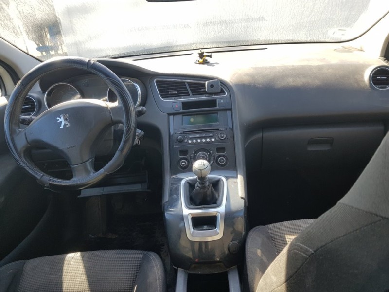 peugeot 5008 del año 2010