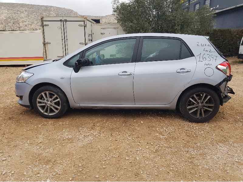 toyota auris del año 2009