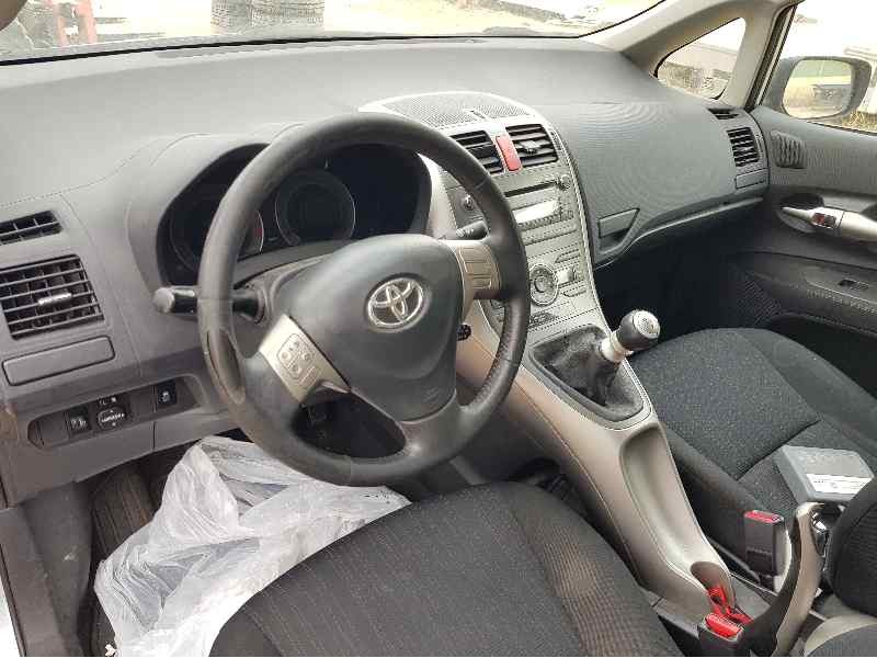 toyota auris del año 2009