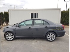 TOYOTA AVENSIS BERLINA (T25)