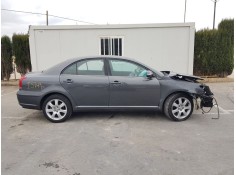 TOYOTA AVENSIS BERLINA (T25)