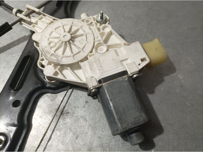 Recambio de elevalunas delantero izquierdo para bmw serie 1 berlina (e81/e87) 116i referencia OEM IAM 7138462E 6 PINS ELECTRICO 