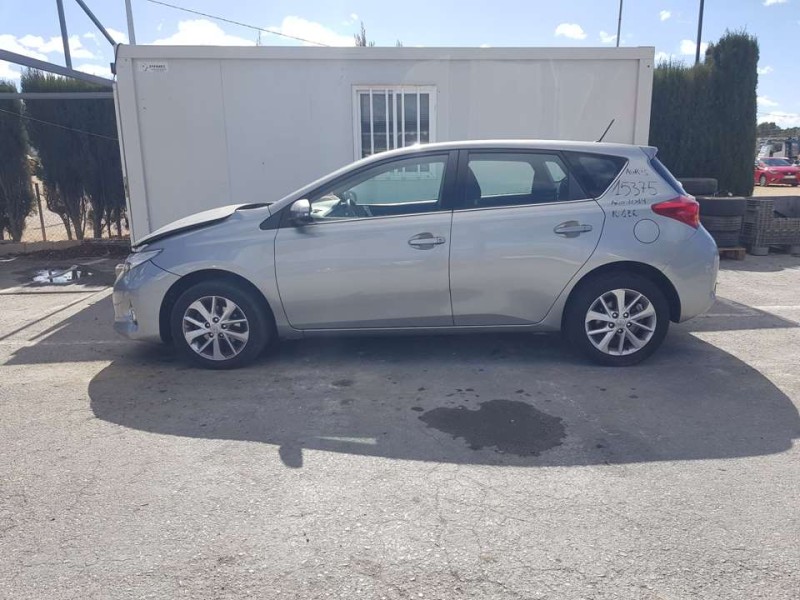 toyota auris del año 2014