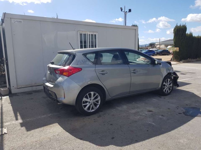 toyota auris del año 2014