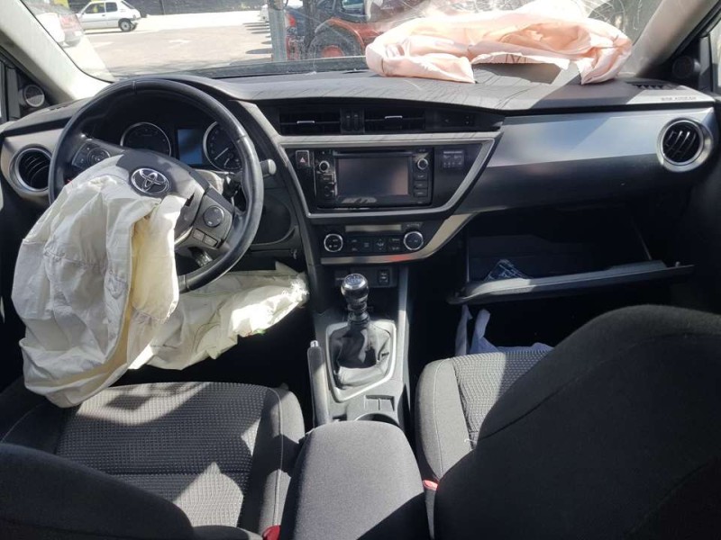 toyota auris del año 2014