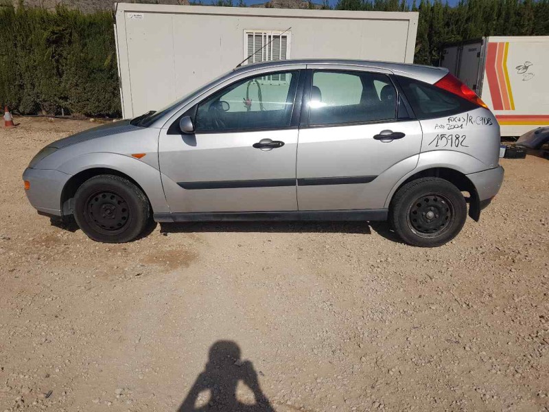 ford focus berlina (cak) del año 2001