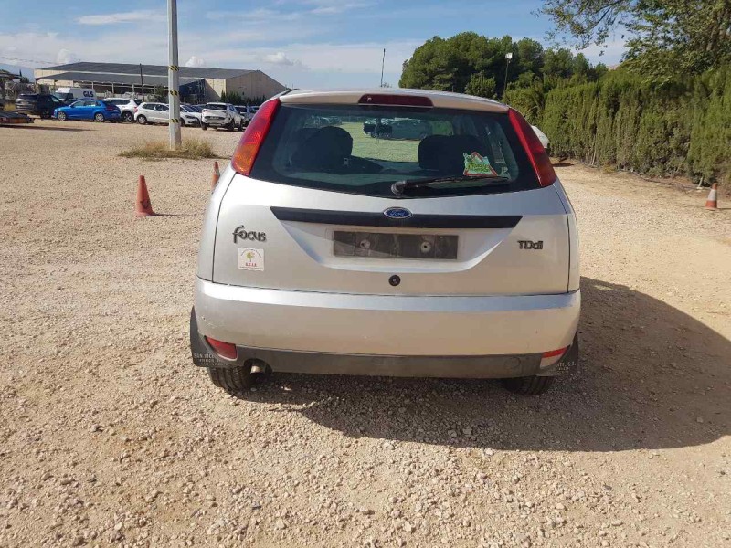 ford focus berlina (cak) del año 2001