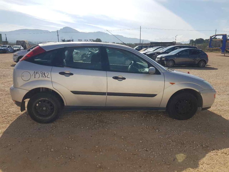 ford focus berlina (cak) del año 2001