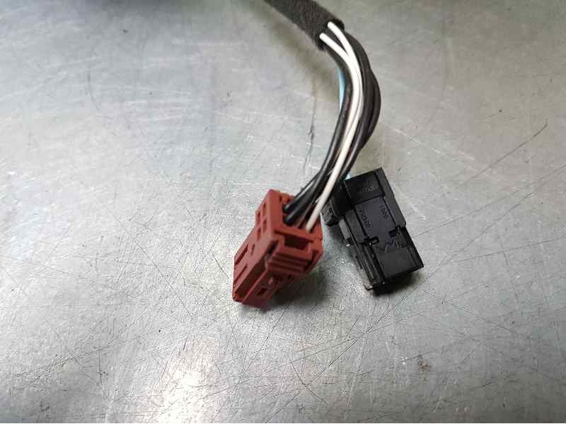 Recambio de retrovisor derecho para peugeot 208 style referencia OEM IAM SIN CARCASA 2 CLAVIJAS, 6 Y 3 CABLES ELECTRICO