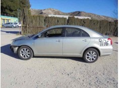 TOYOTA AVENSIS BERLINA (T25)