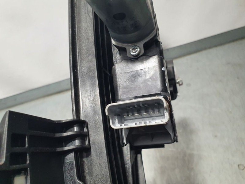Recambio de elevalunas trasero izquierdo para peugeot 208 (p2) active referencia OEM IAM 9829045980  ELECTRICO 6 PINS