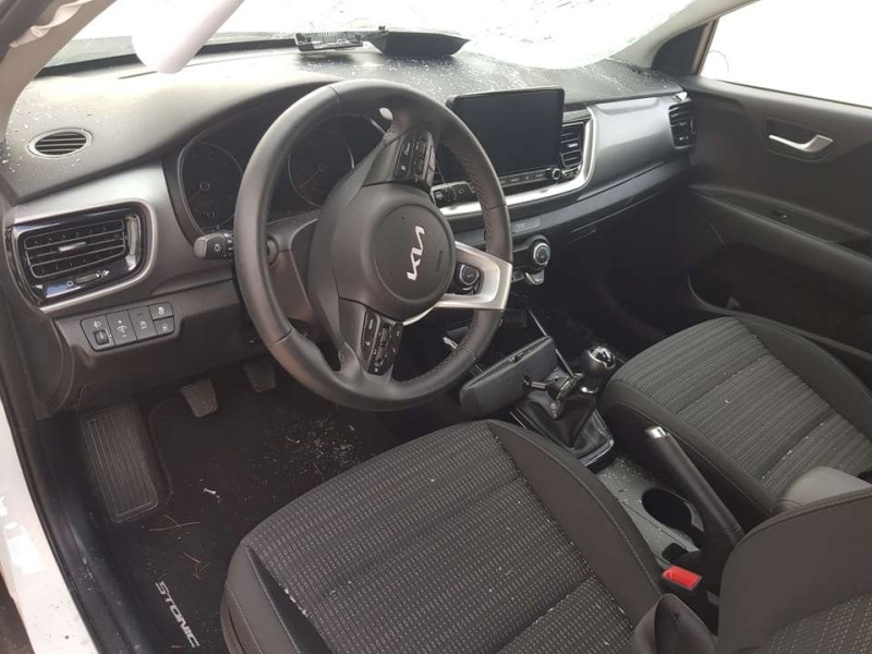 kia stonic (ybcuv) del año 2023