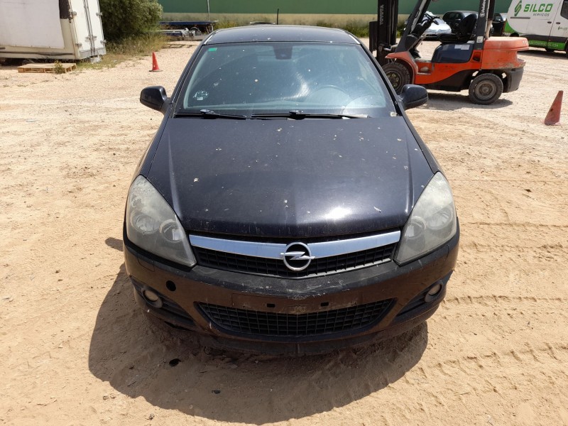 opel astra h gtc (a04) del año 2011