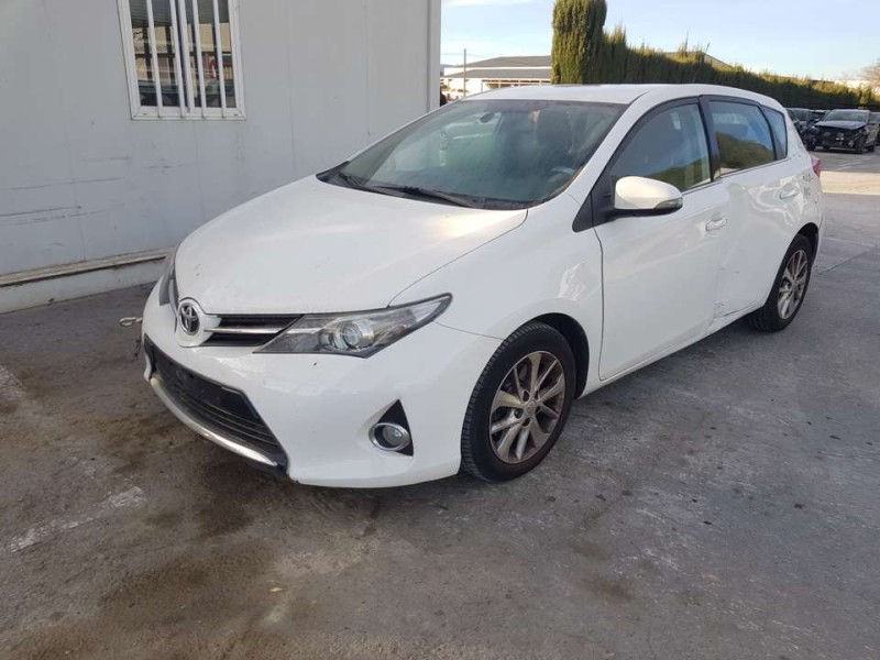toyota auris del año 2013