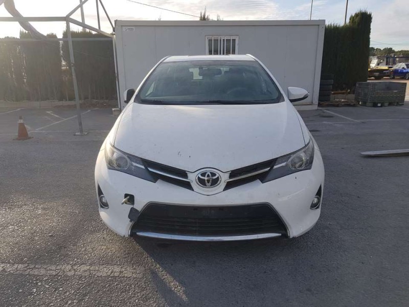 toyota auris del año 2013
