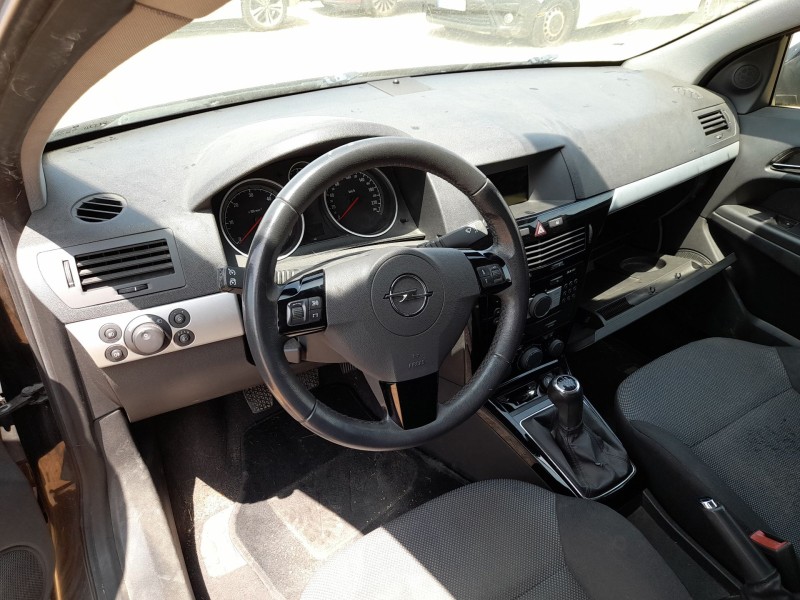 opel astra h gtc (a04) del año 2011