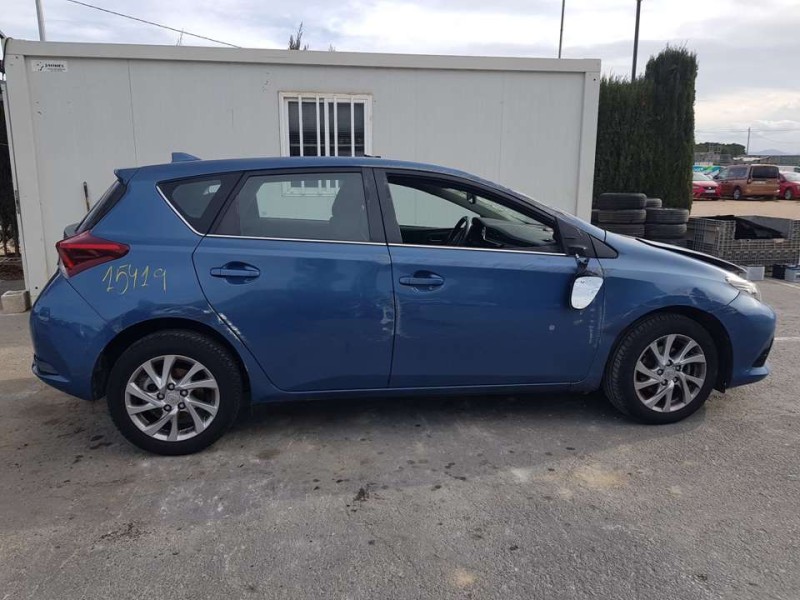 toyota auris del año 2016