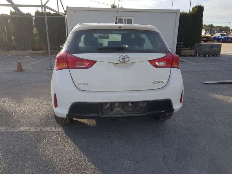 toyota auris del año 2013