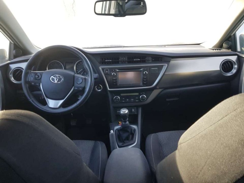 toyota auris del año 2013