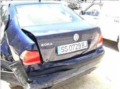 VOLKSWAGEN BORA BERLINA (1J2)