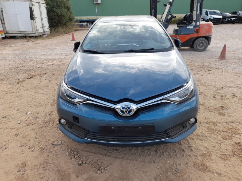 toyota auris (_e18_) del año 2015
