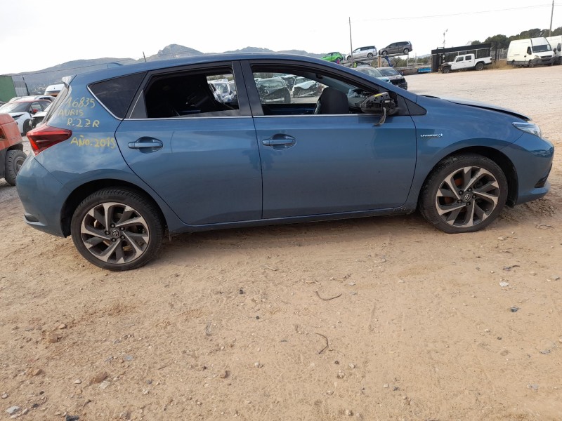 toyota auris (_e18_) del año 2015