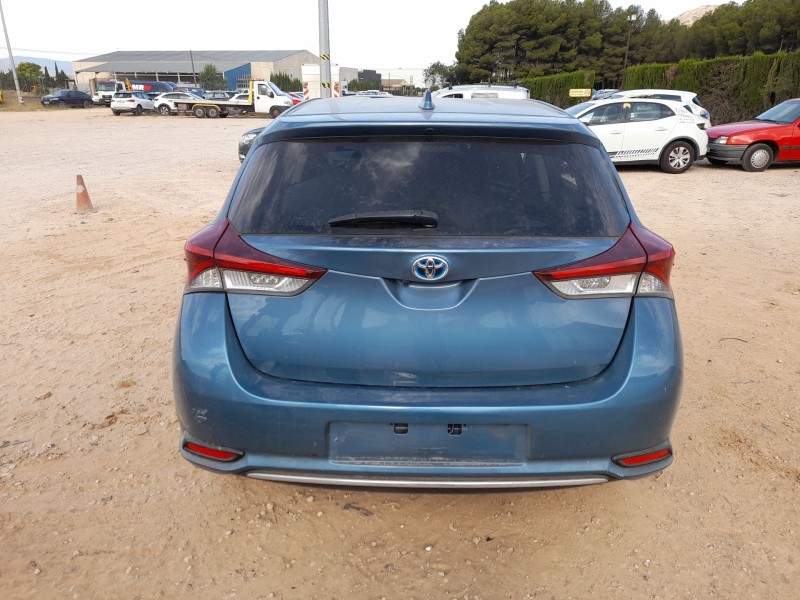 toyota auris (_e18_) del año 2015