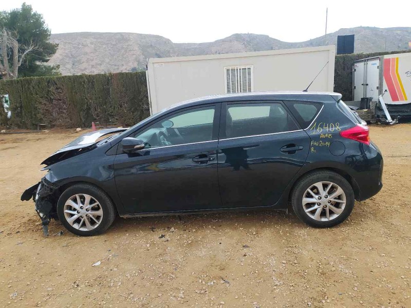 toyota auris del año 2014