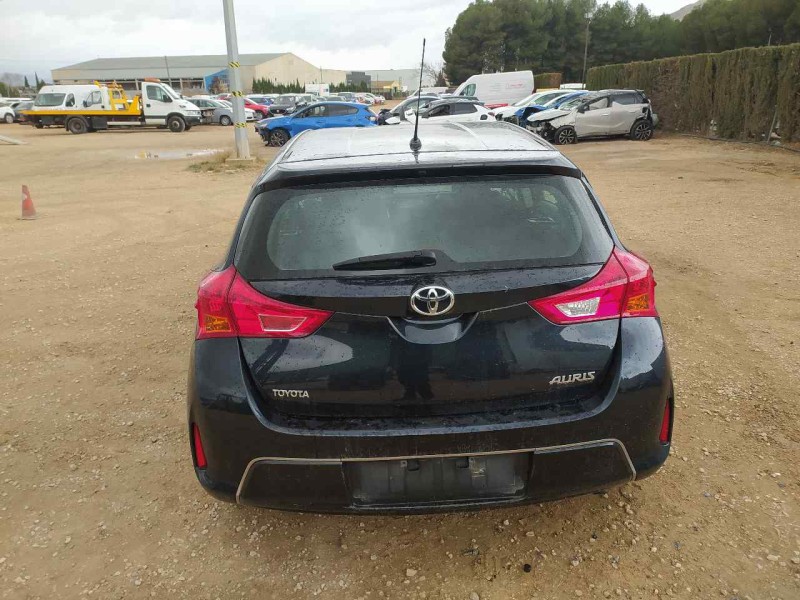 toyota auris del año 2014