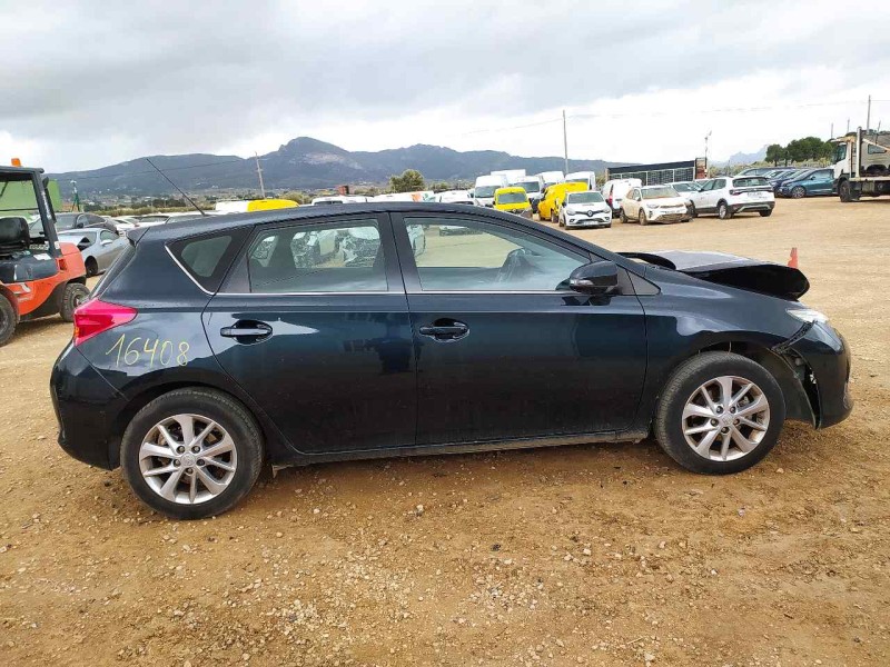 toyota auris del año 2014
