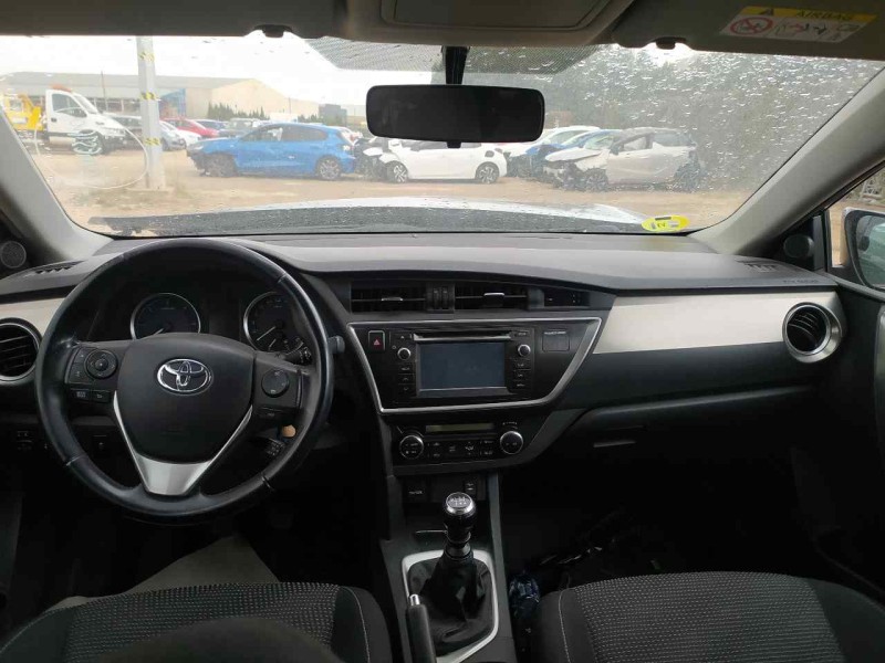 toyota auris del año 2014