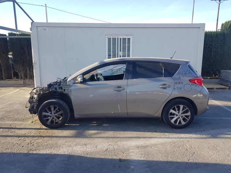 toyota auris del año 2013