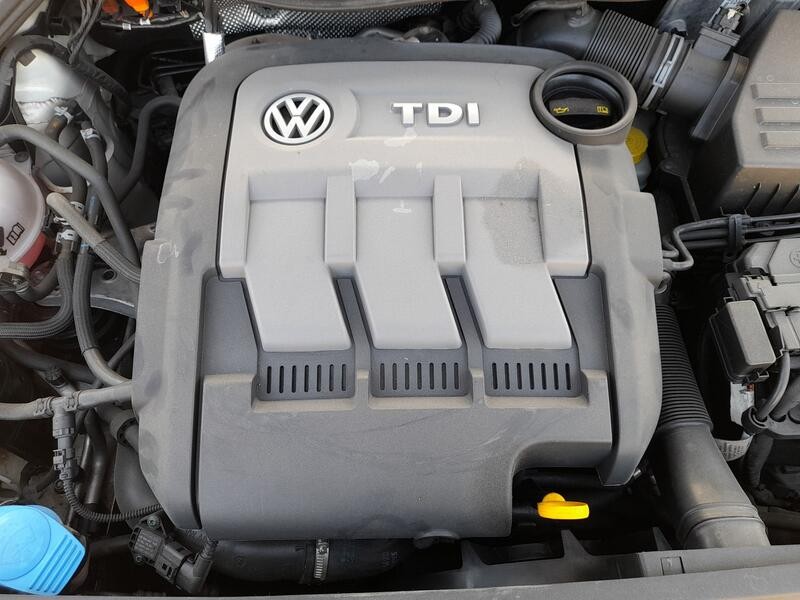 Recambio de tapa motor para volkswagen polo v (6r1, 6c1) 1.2 tdi referencia OEM IAM 03P103925  