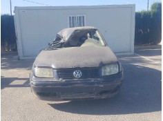 VOLKSWAGEN BORA BERLINA (1J2)