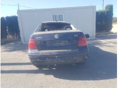 VOLKSWAGEN BORA BERLINA (1J2)