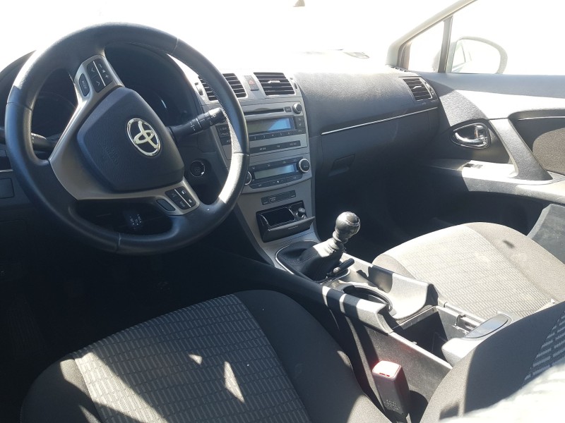 toyota avensis station wagon (_t27_) del año 2011