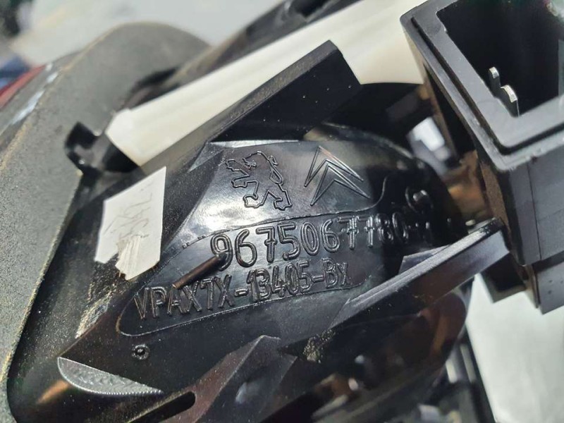 Recambio de piloto trasero izquierdo para citroën c5 berlina exclusive referencia OEM IAM 9675067780 4161B100511 INTERIOR