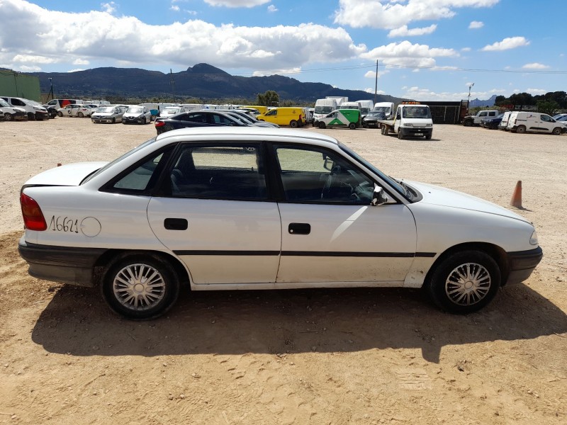 opel astra f sedán (t92) del año 1997