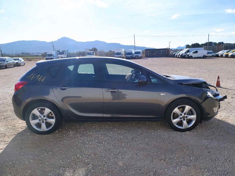 opel astra j lim. del año 2011