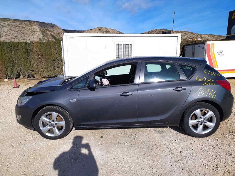 opel astra j lim. del año 2011