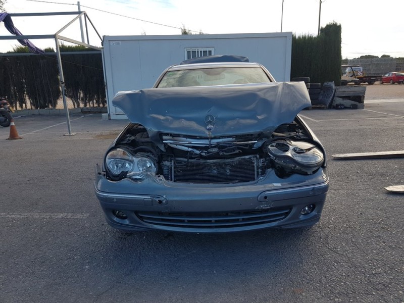 mercedes-benz clase c (w203) berlina del año 2004