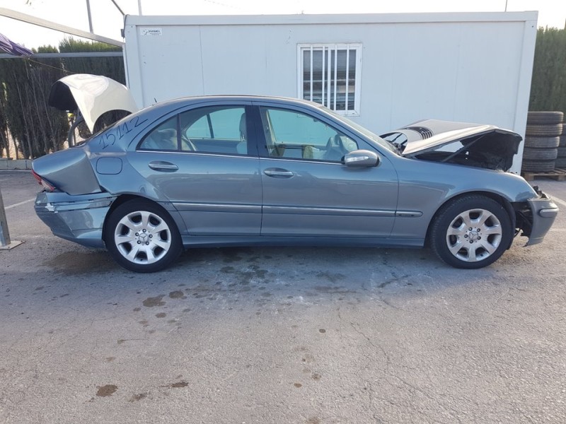 mercedes-benz clase c (w203) berlina del año 2004