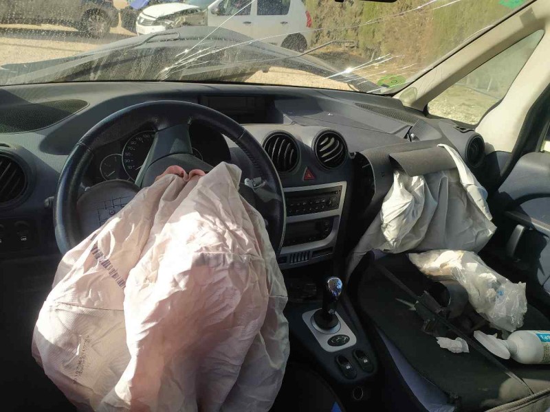 peugeot 1007 del año 2006