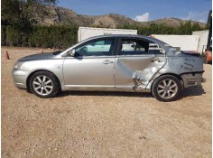 TOYOTA AVENSIS BERLINA (T25)