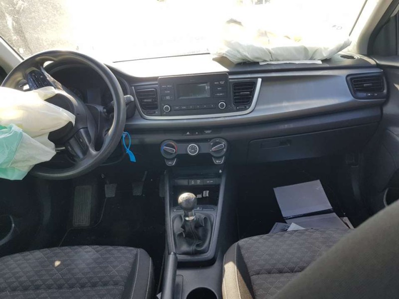 kia rio (yb) del año 2018