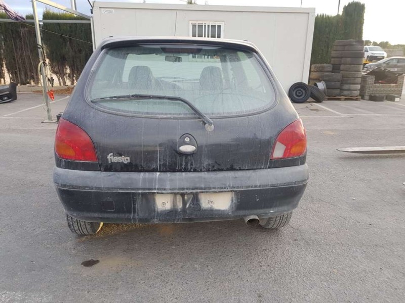 ford fiesta berlina (dx) del año 2002