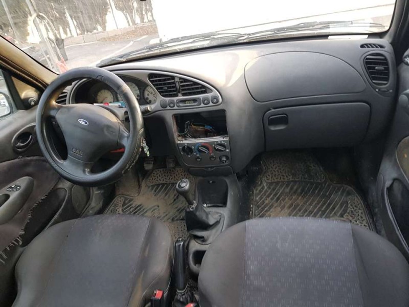 ford fiesta berlina (dx) del año 2002