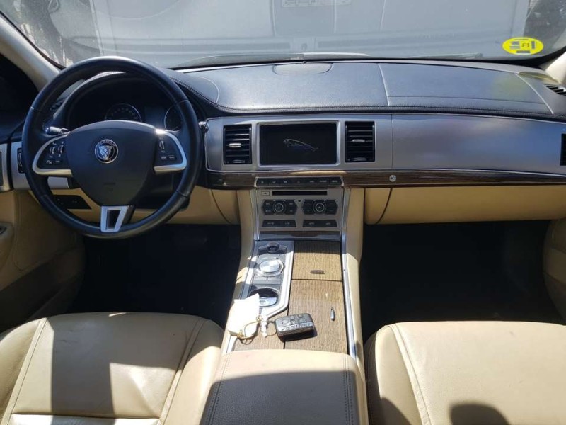 jaguar xf del año 2015