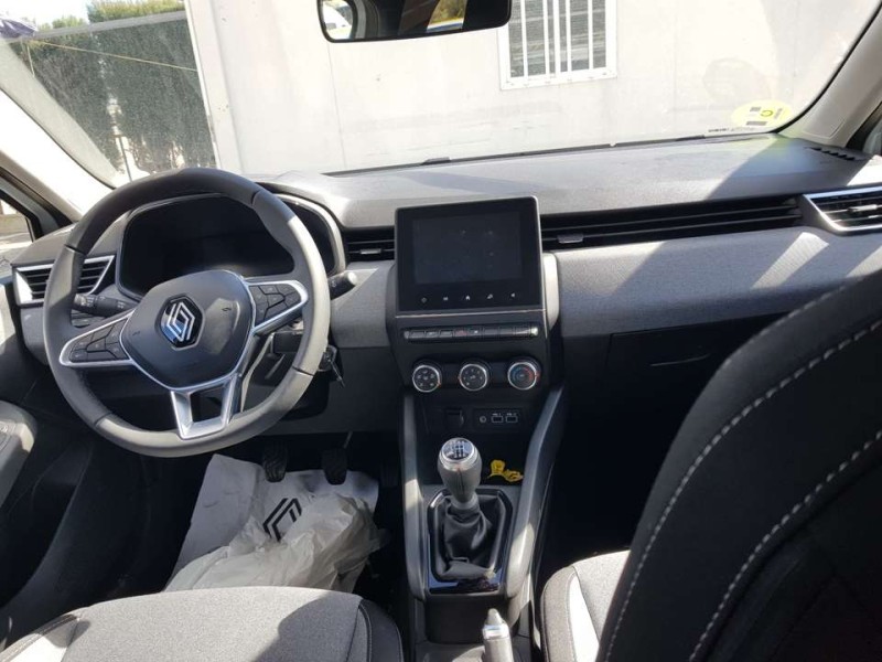 renault clio v del año 2023