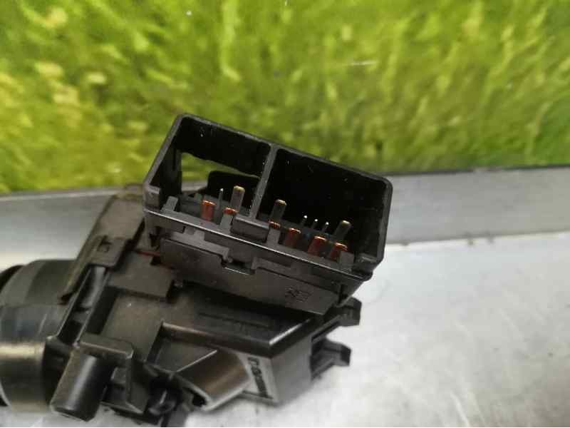 Recambio de mando limpia para toyota auris active referencia OEM IAM 17F244  